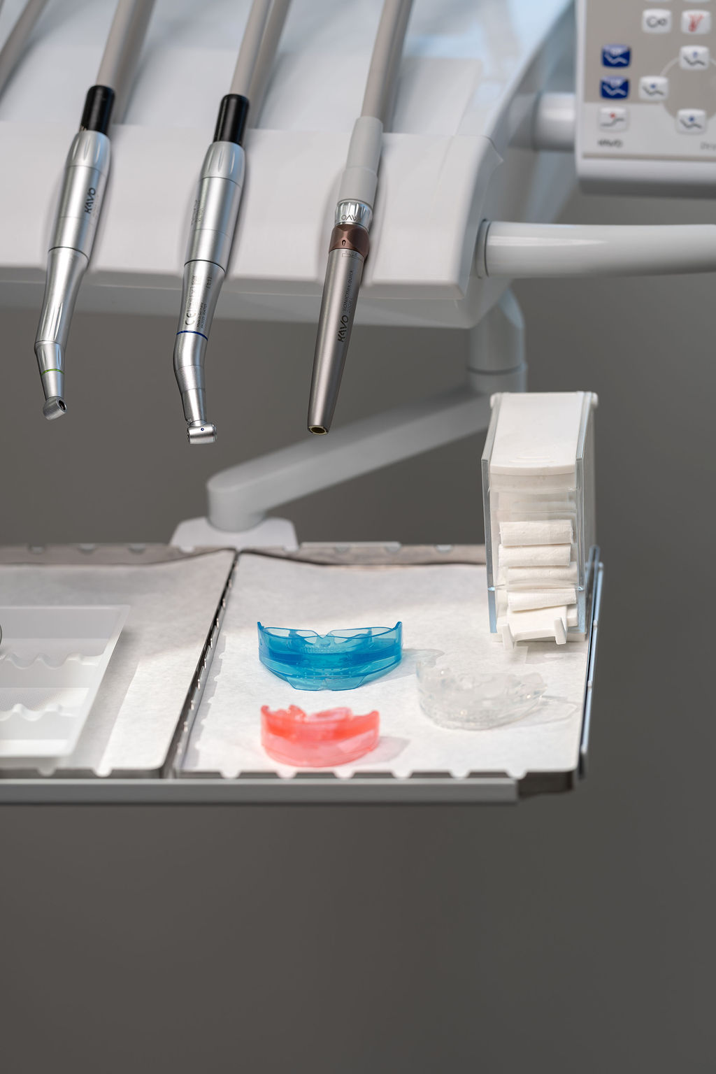 Myobrace® trenažeri i prozirna udlaga na radnom stoliću u ordinaciji MCZ